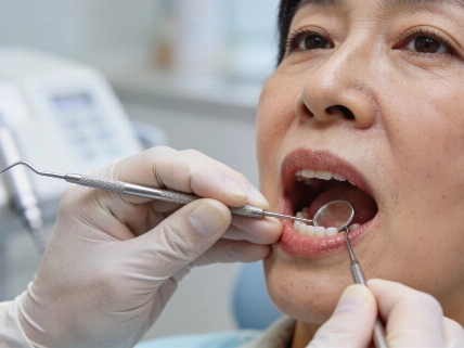 Bleeding Gums Linked to Higher Alzheimer's Risk in Decade-Long Japanese Study