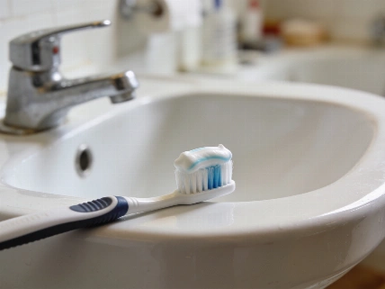 Dentist warns: Wetting your toothbrush could weaken your brushing The Young Dentist